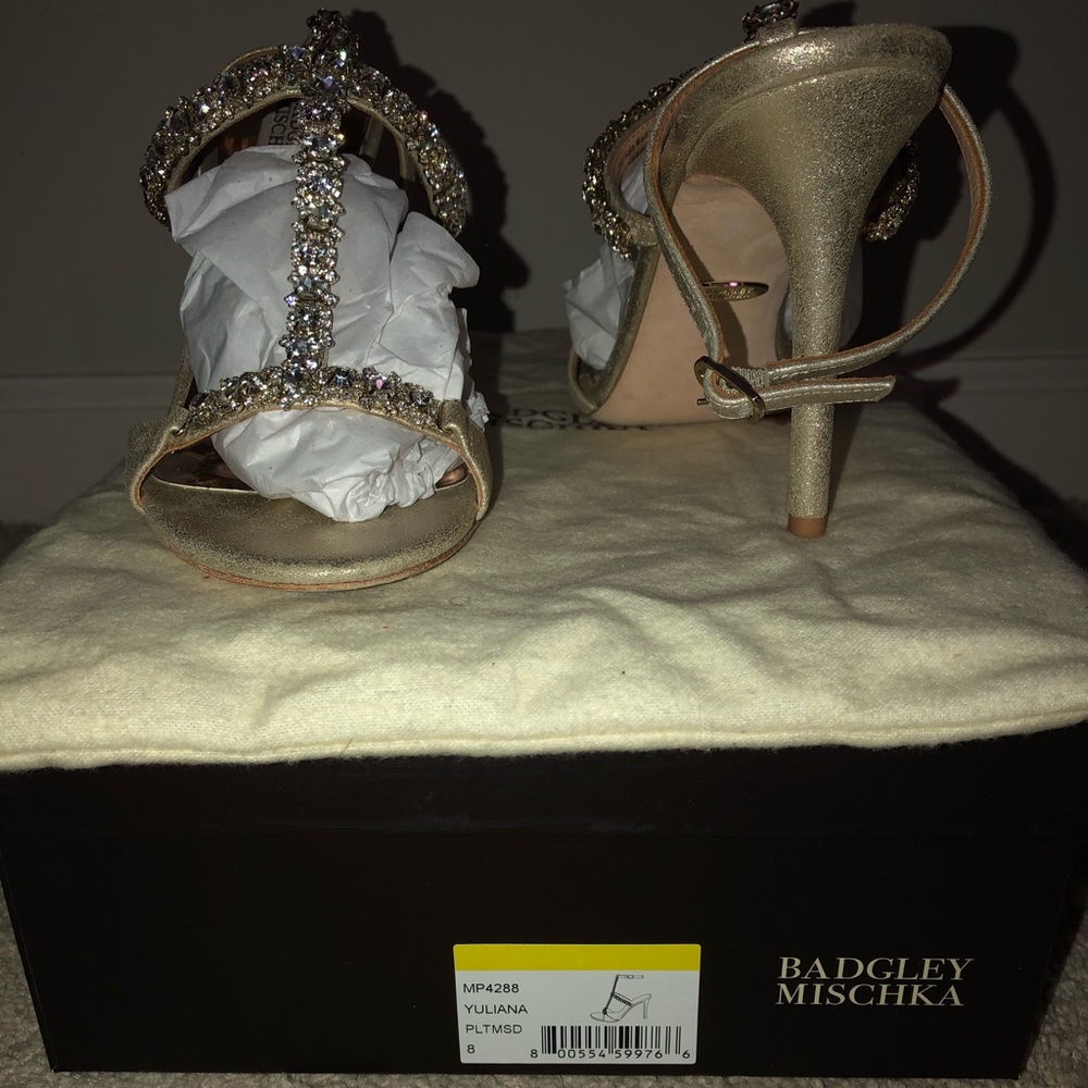 Badgley Mischka Yuliana Size 8